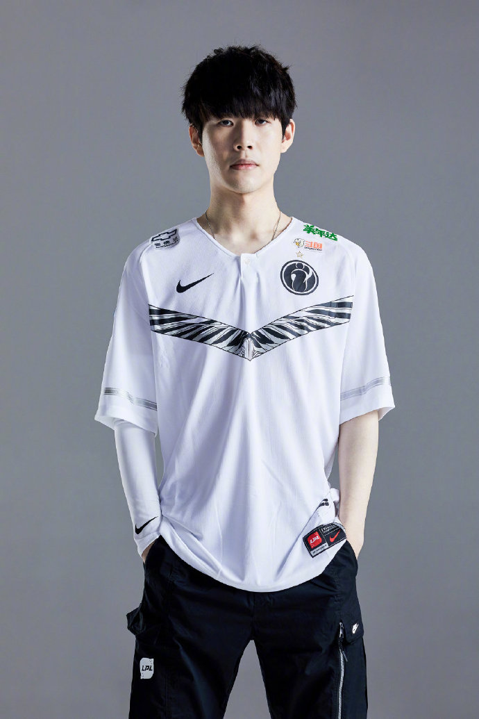 Xun 是对的！赵信的金枪没有掉落，Ertahan 带领团队冲向 JD Gaming 赢得了第一场比赛